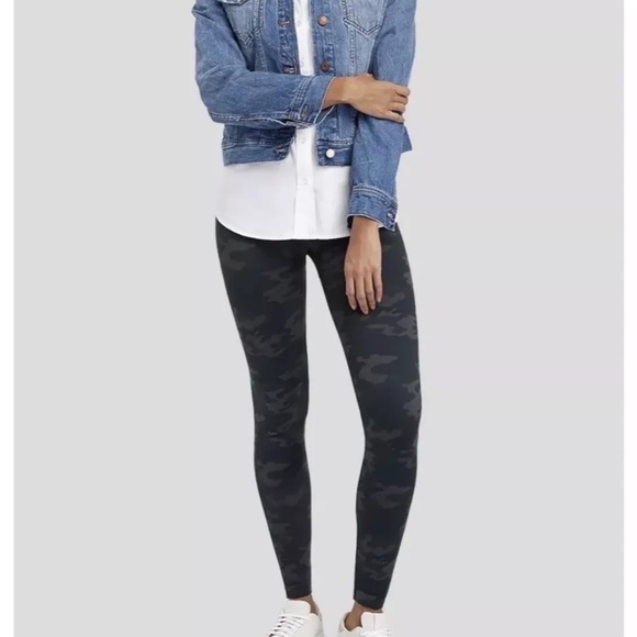 NEW Spanx Look at Me Now Seamless Leggings FL3515 Black Camo large small or XS - Picture 2 of 7